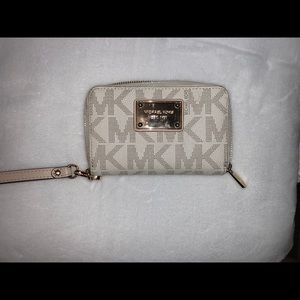 Michael Kors Vanilla Wristlet